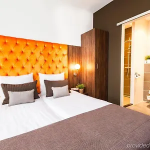 https://la-reine-eindhoven.valkenburgaandegeul-hotels.com